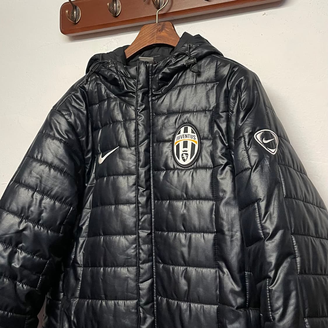 나이키 유벤투스 후디 경량 패딩   상품이미지2