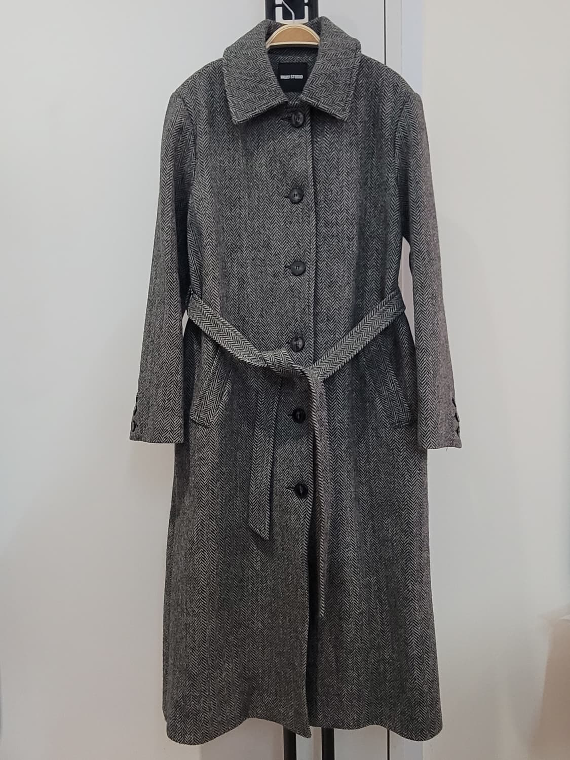 우주스튜디오 울100 카라 싱글 코트 헤링본 블랙 55~66 상품이미지2