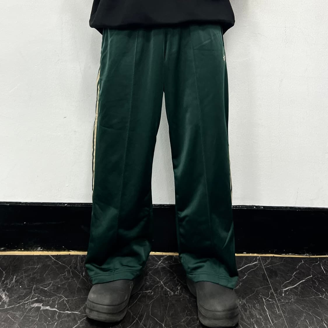 아디다스 삼선 파이어버드 와이드 트랙팬츠 골드 그린 상품이미지2