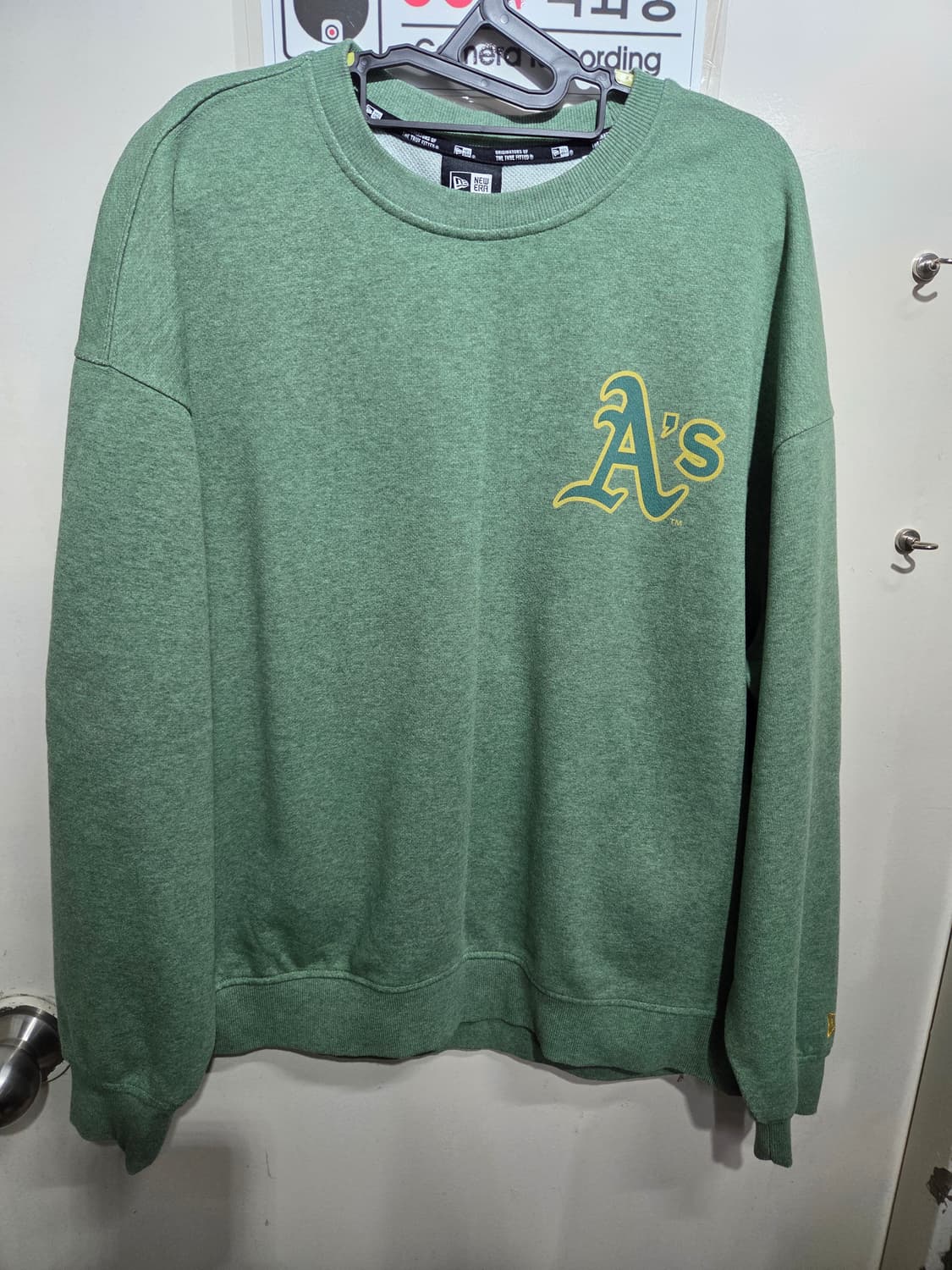 뉴에라 맨투맨 상품이미지1