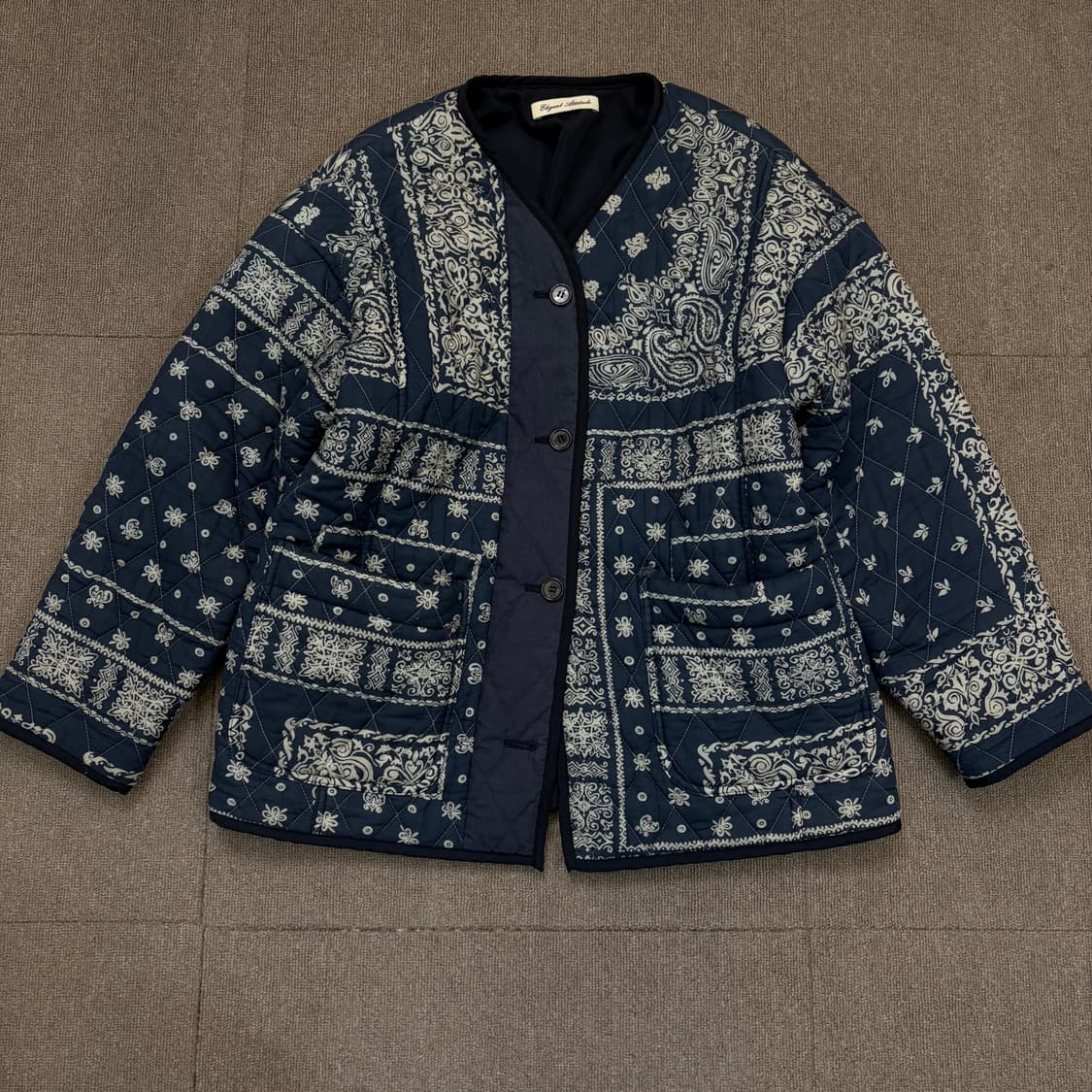 elegance choi 엘레강스초이 우먼스 페이즐리 퀄팅 논카라자켓 상품이미지1