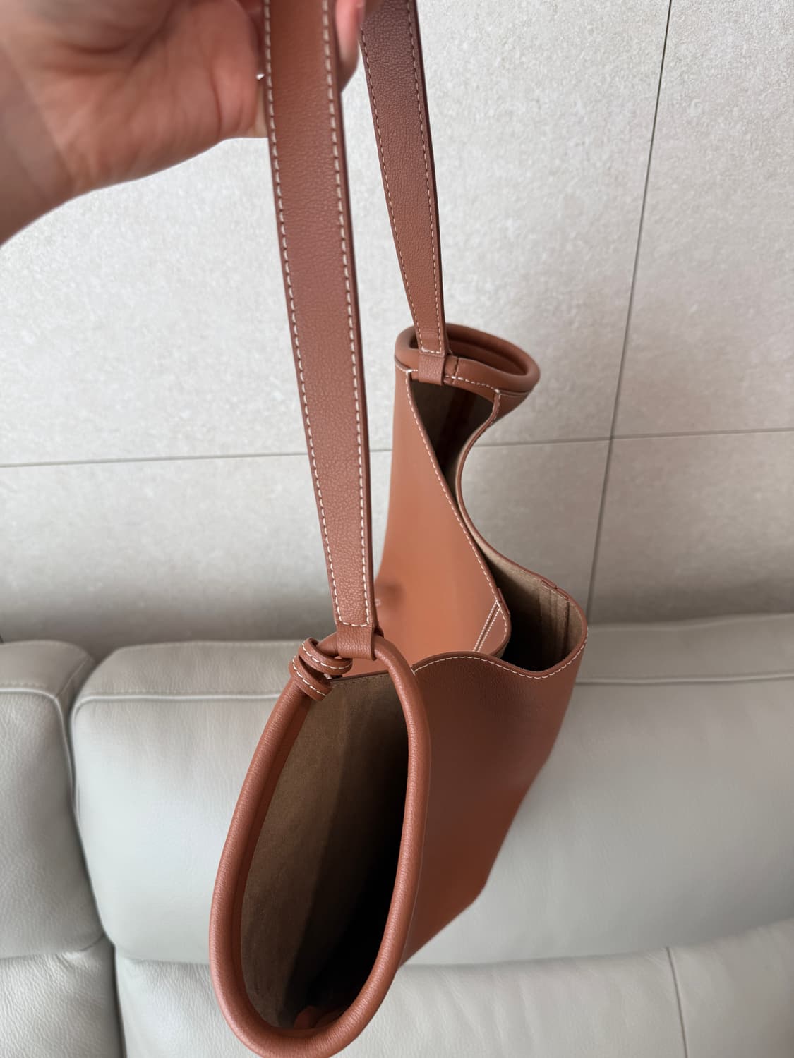 님버스 숄더백 미디움 (2번 착용/ 거의새상품) 상품이미지3