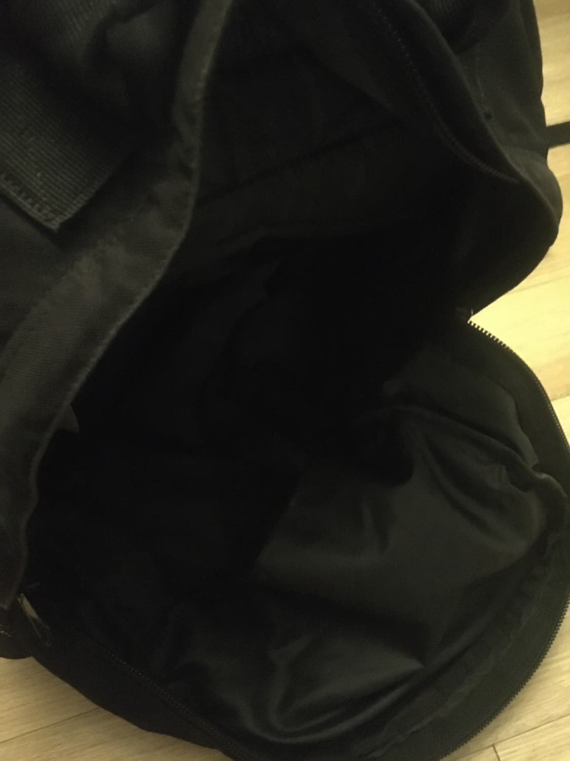 칼하트 킥플립 리플렉티브 백팩 블랙 상품이미지3