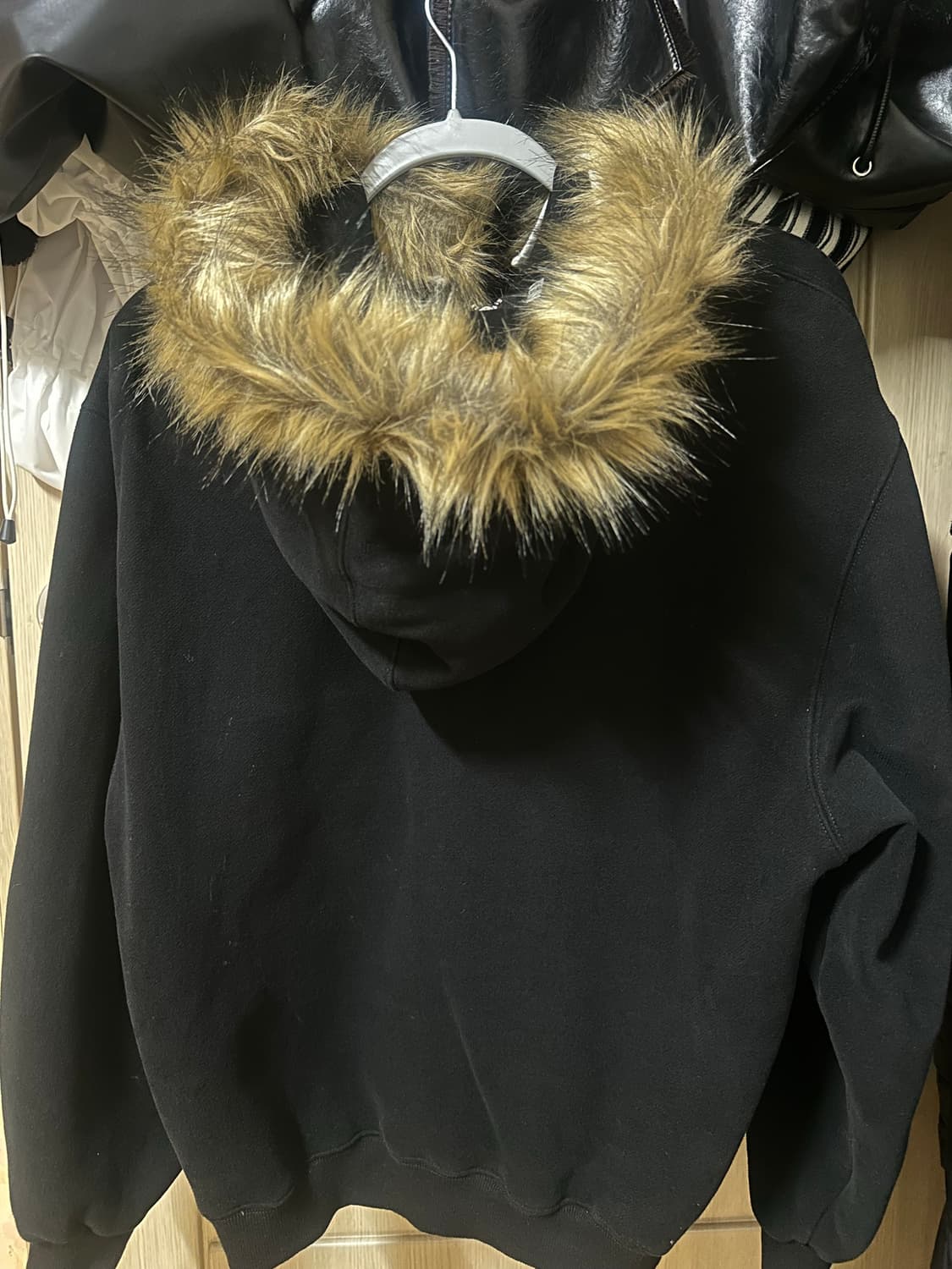 러브이즈트루 LETTER HOOD ZIPUP(BLACK) 상품이미지3