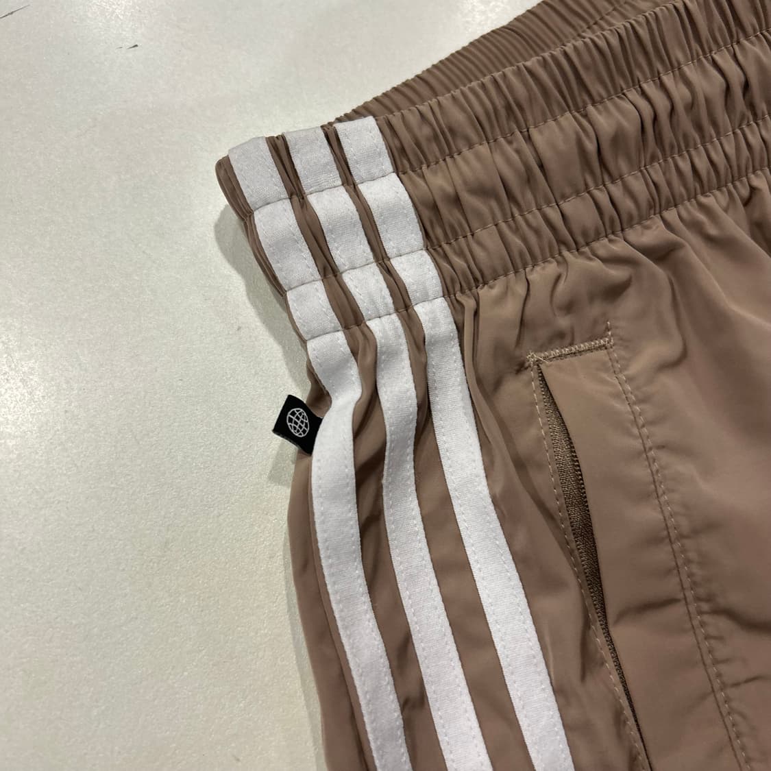 [M] 아디다스 삼선 트레이닝 오버핏 나일론 팬츠 B238 상품이미지5