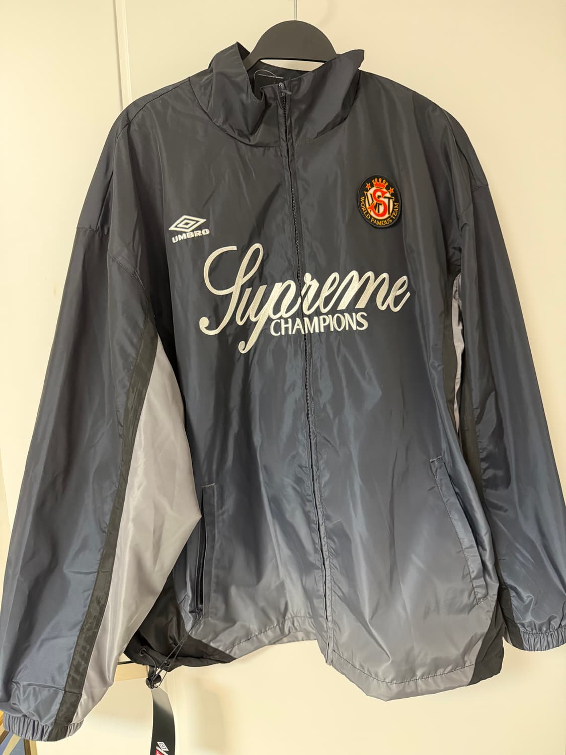 슈프림 엄브로 그라디언트 트랙 자켓 블랙 새상품 상품이미지1