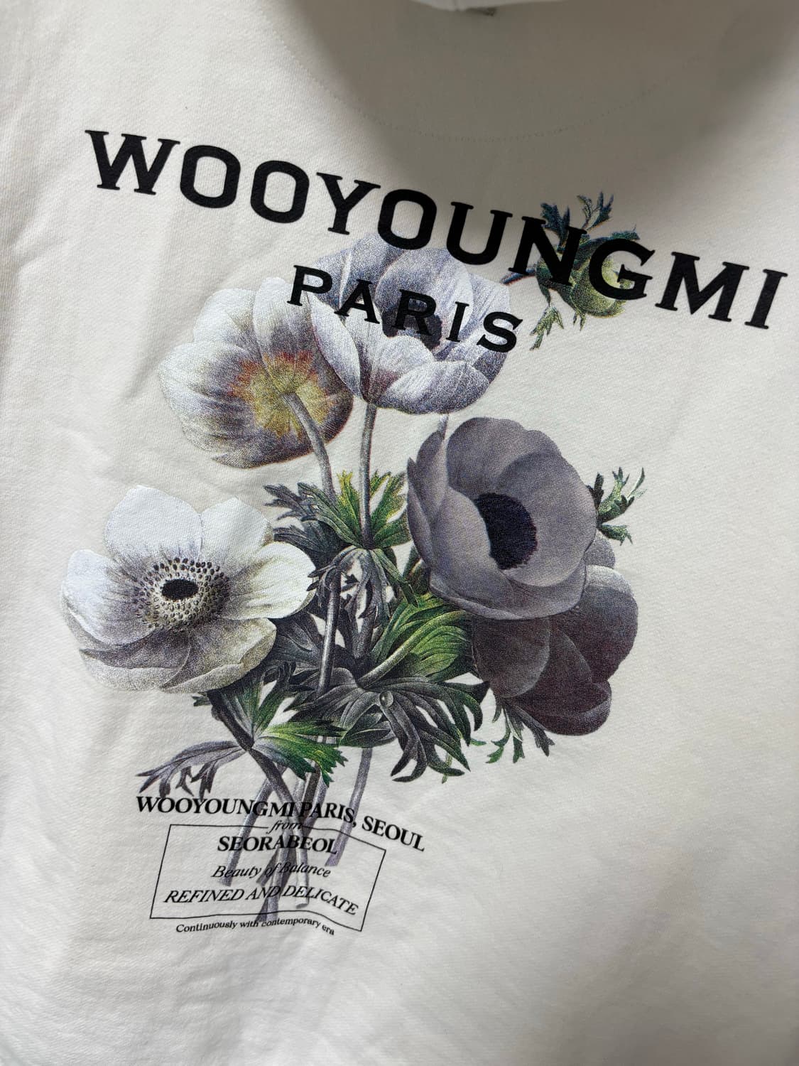 우영미 플라워 백로고 후드티 화이트 상품이미지3