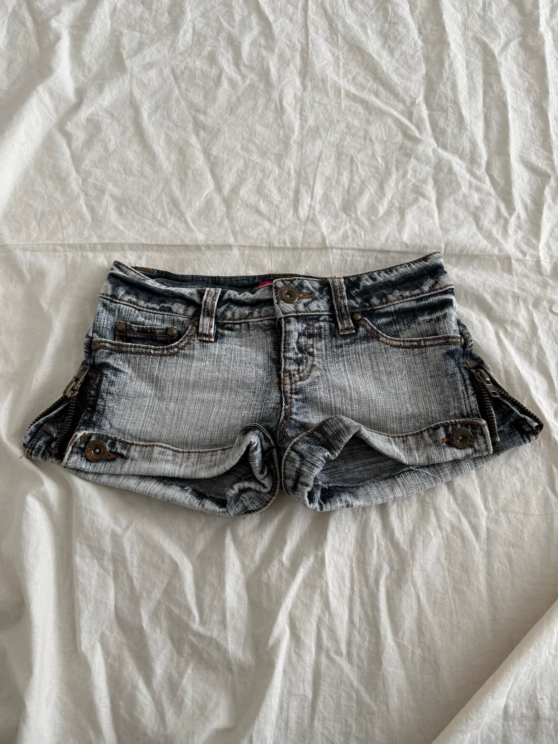 오네갸루 갸루 펑크 y2k 지퍼 디테일 로우라이즈 데님숏팬츠 상품이미지1