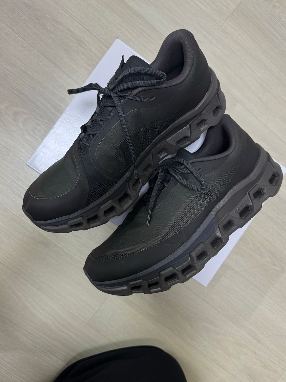 [295] 온러닝 파프 클라우드몬스터2 쏜브라운 상품이미지3