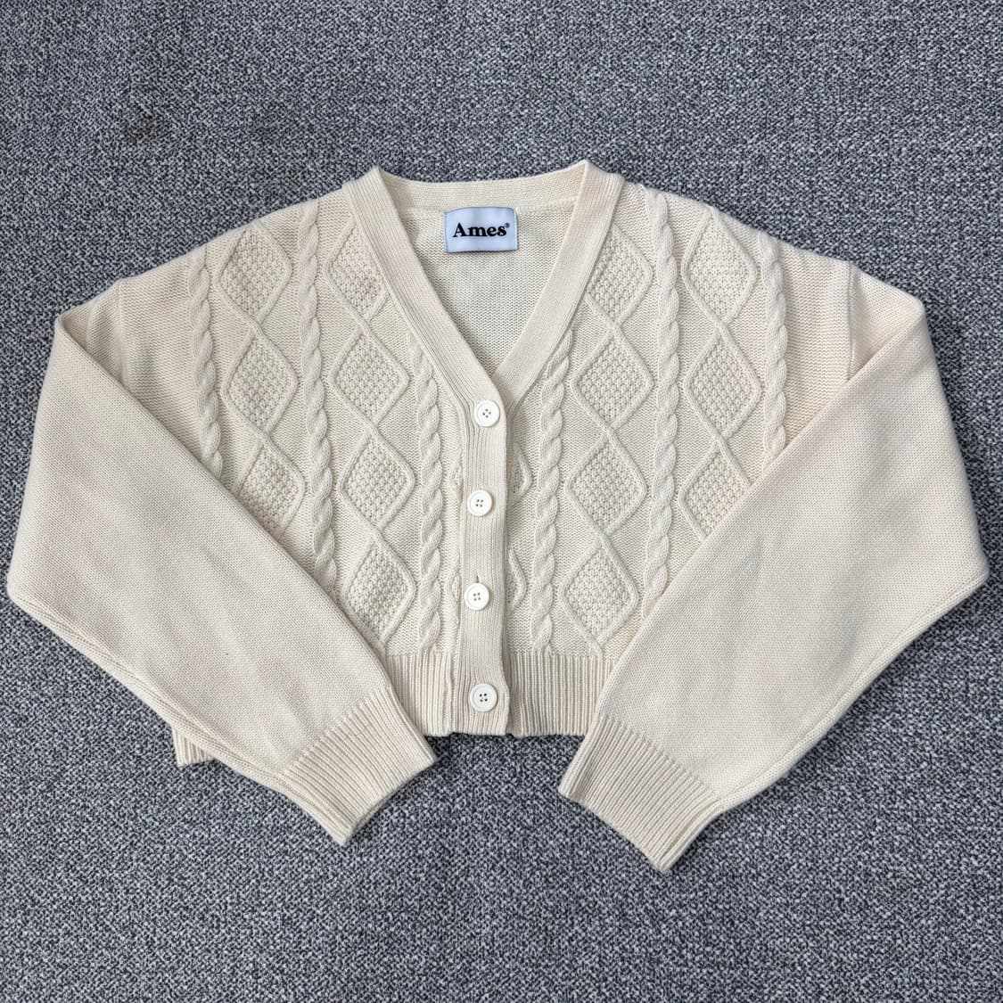 Ames 크롭 케이블 니트 가디건 상품이미지1