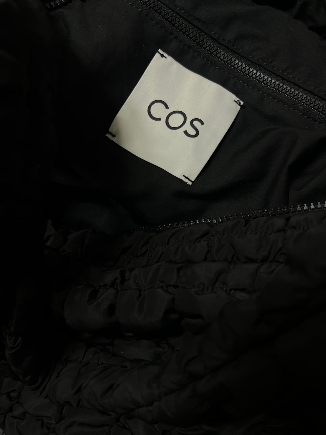 코스 퀄티드 오버사이즈 구름백 블랙 상품이미지3