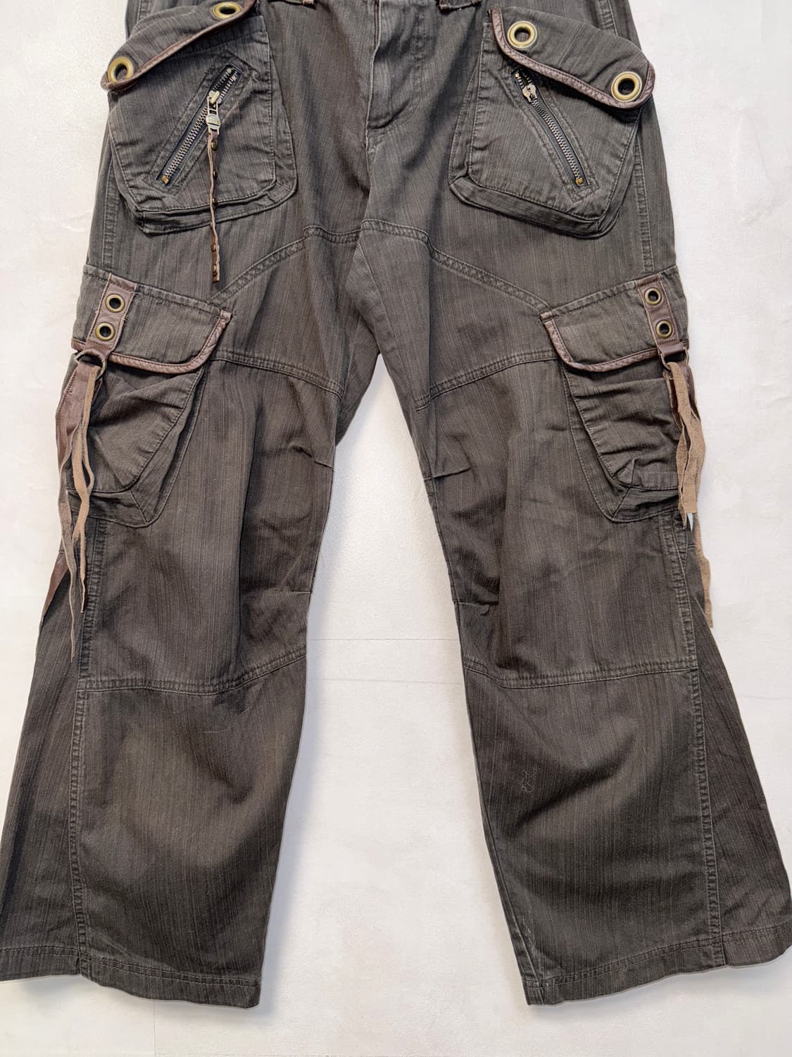 Dark brown eyelet multi pocket 카고팬츠 상품이미지3