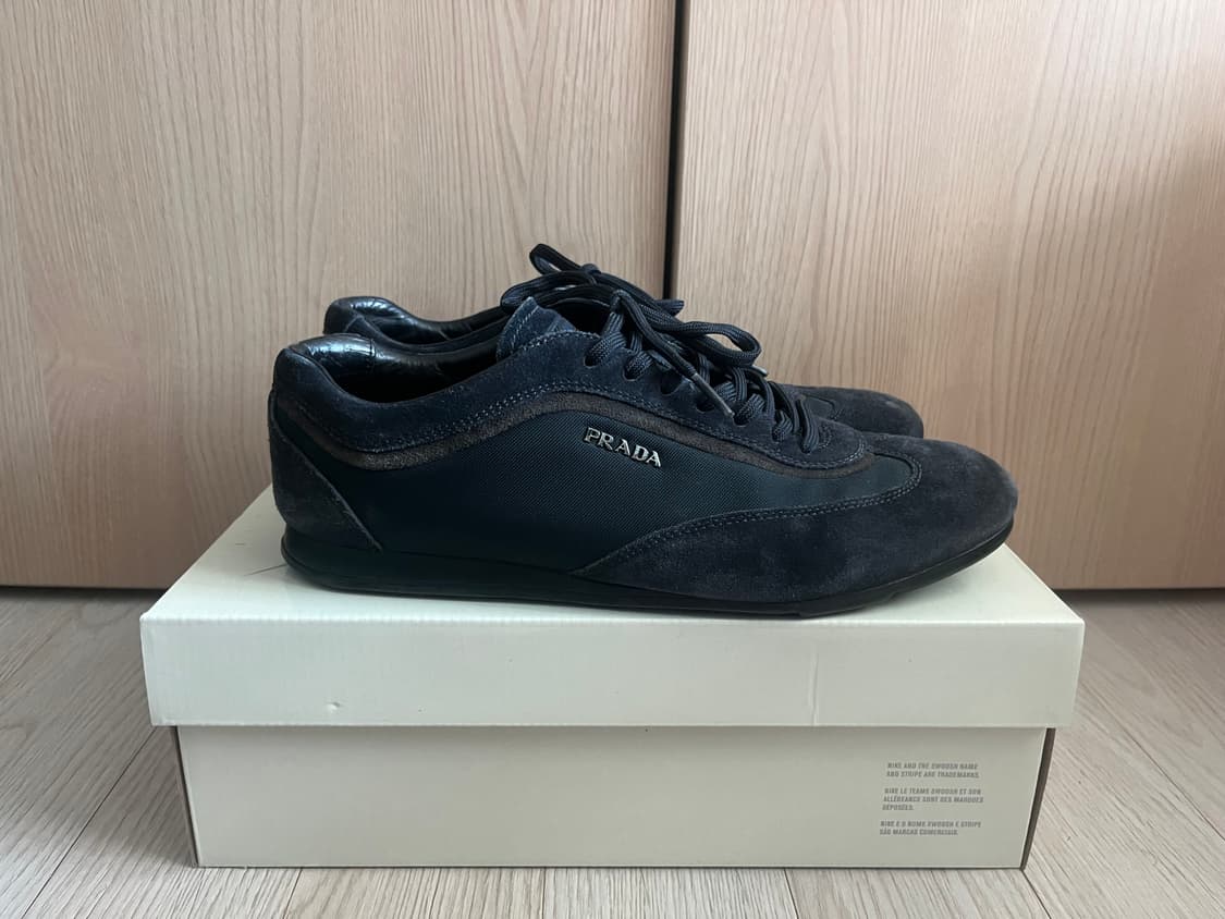 프라다 플랫 스웨이드 스니커즈 상품이미지1