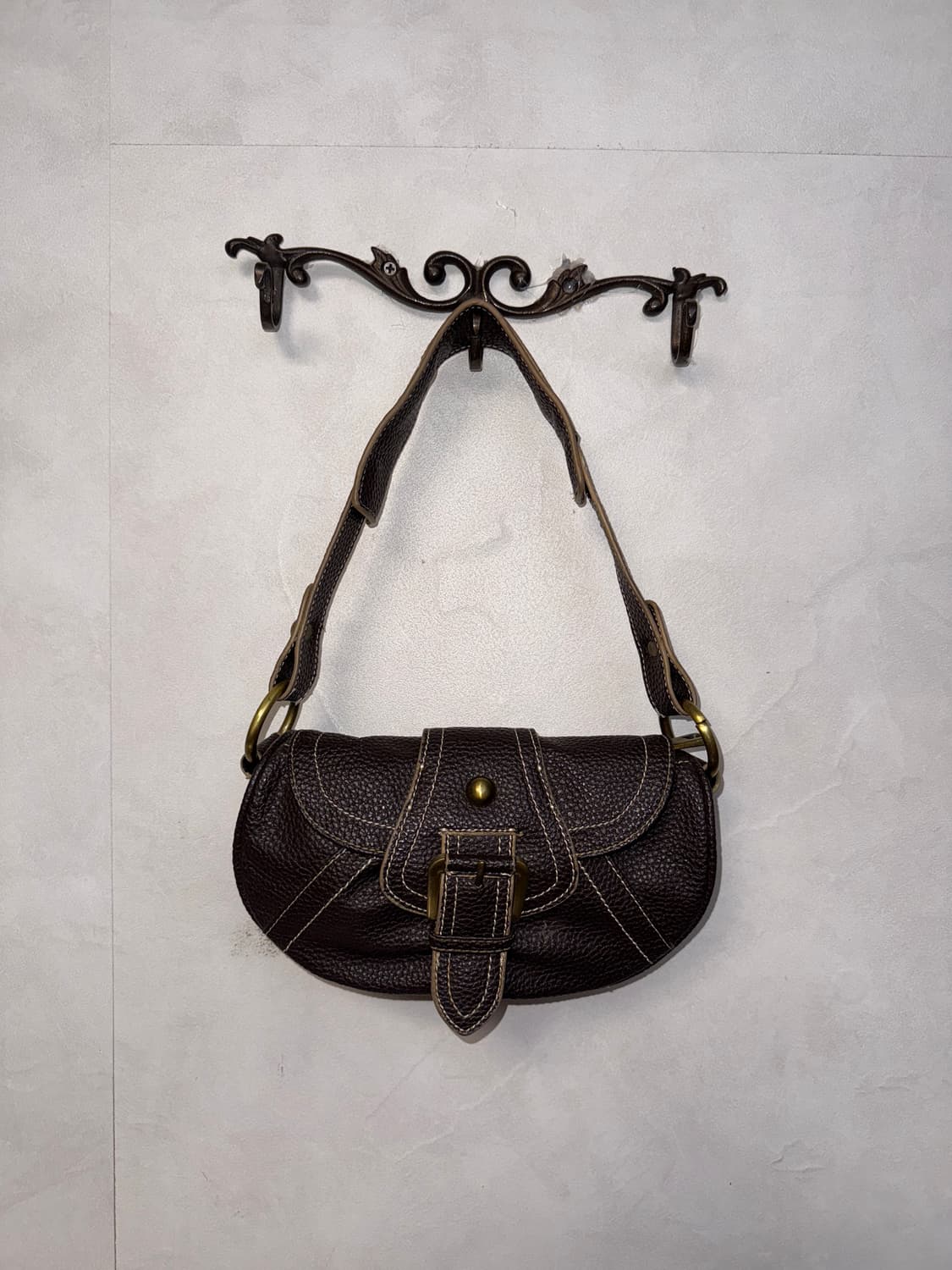 Dark brown buckled mini shoulder bag 상품이미지1