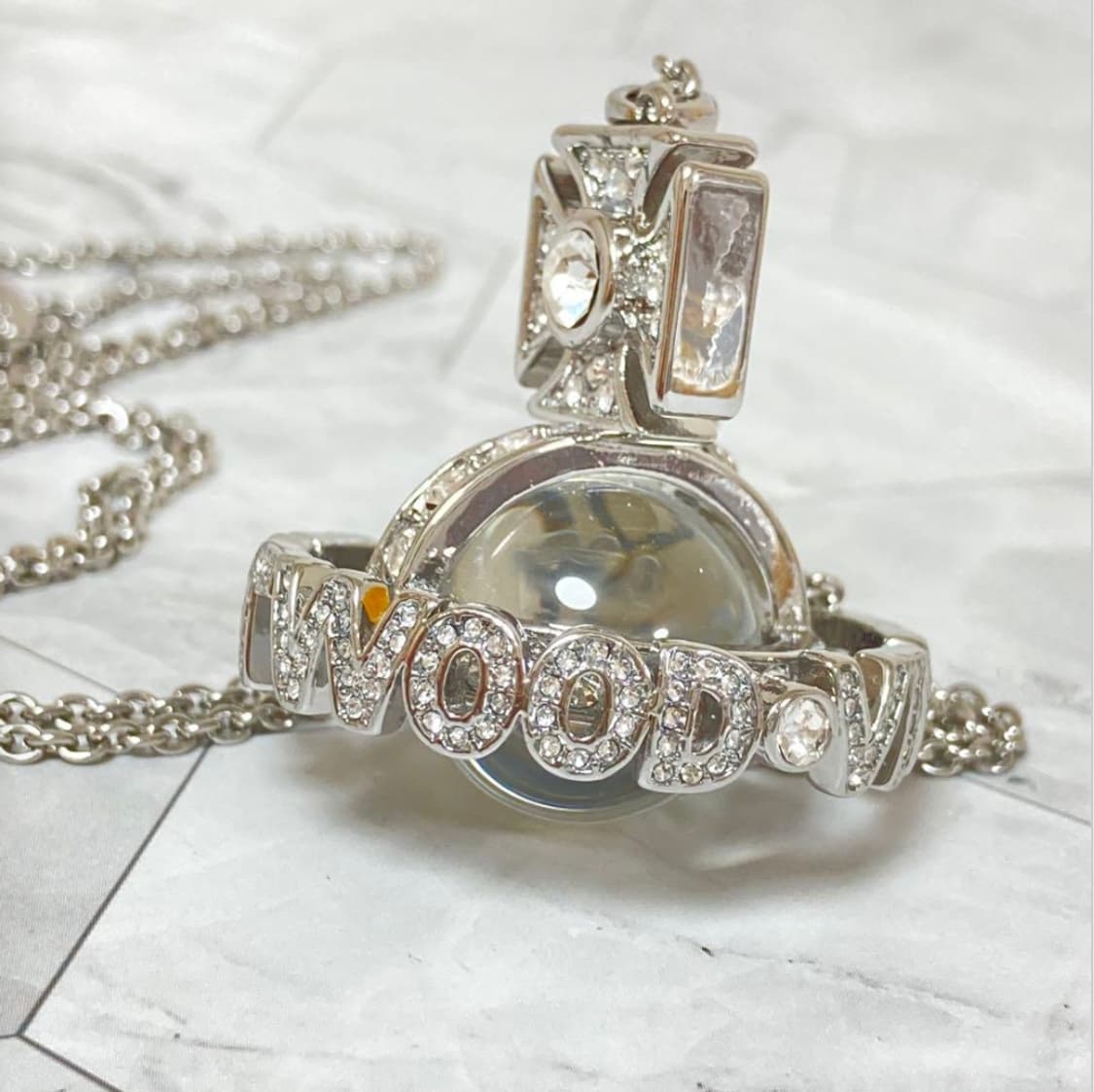 비비안웨스트우드 아카이브 화이트 크리스탈 레터링 orb 팬던트 목걸이 상품이미지4