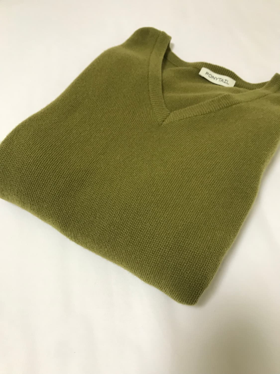 포니테일 클럽 브이넥 니트 (Parsley Green) 상품이미지1