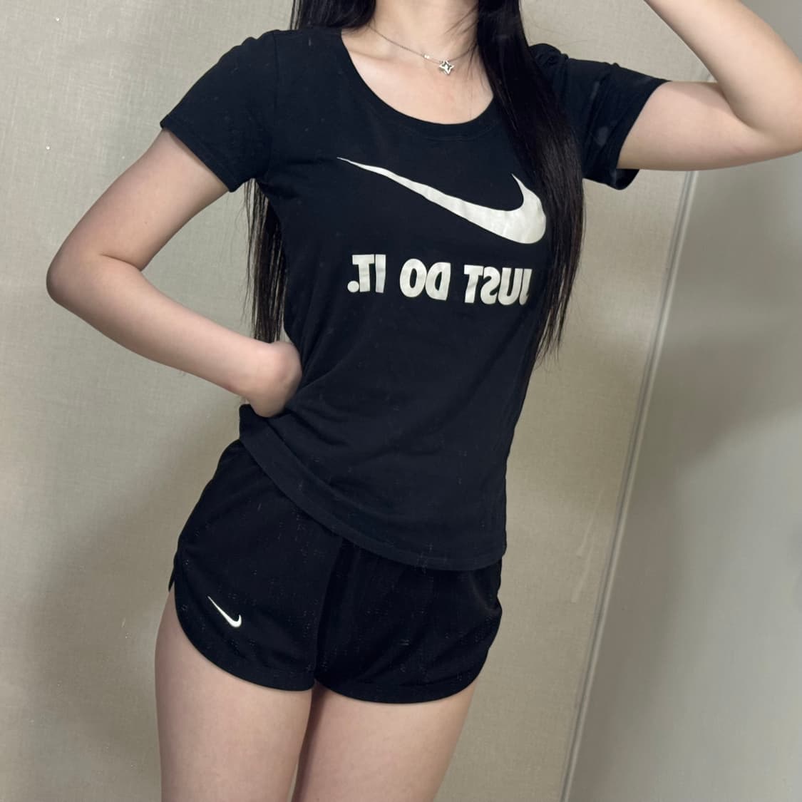 나이키 빅 스우시 저스트두잇 반팔티 🤍🖤 상품이미지2