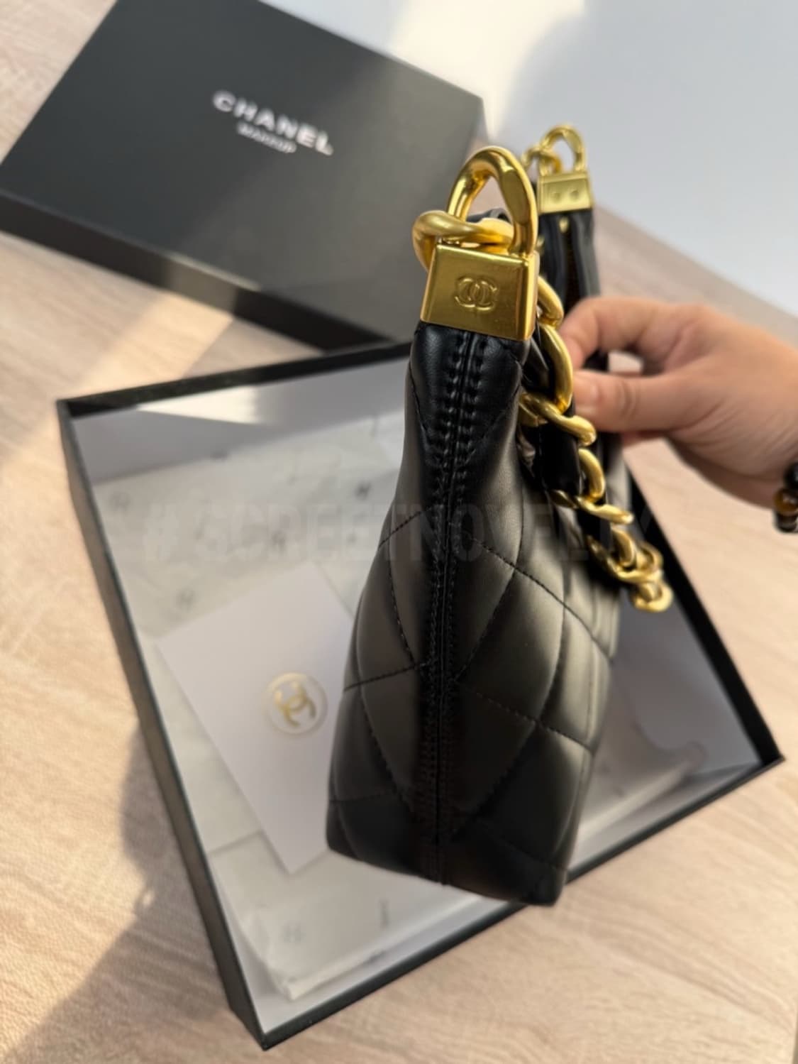 샤넬뷰티 골드체인 퀄팅 호보백 VIP 리미티드 상품이미지6