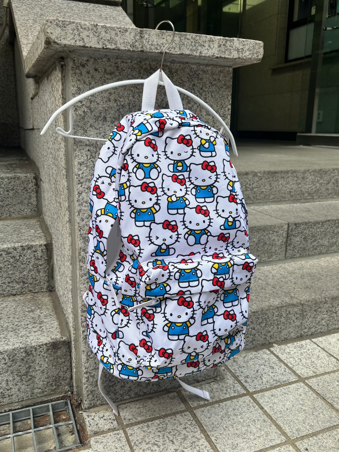 헬로키티 패턴 화이트 백팩 상품이미지1