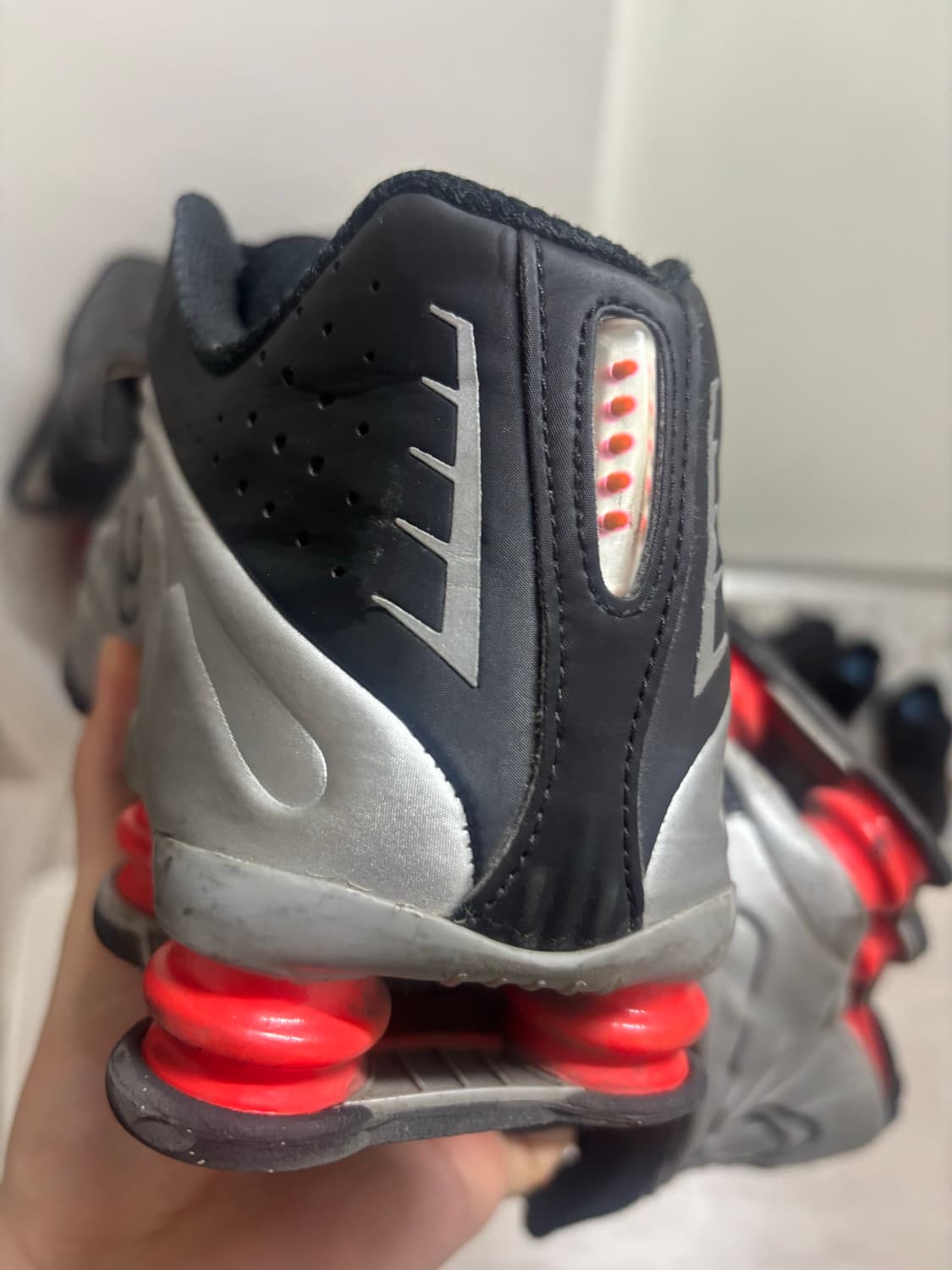 나이키 샥스 r4 블랙 앤 메탈릭 실버 290 상품이미지3