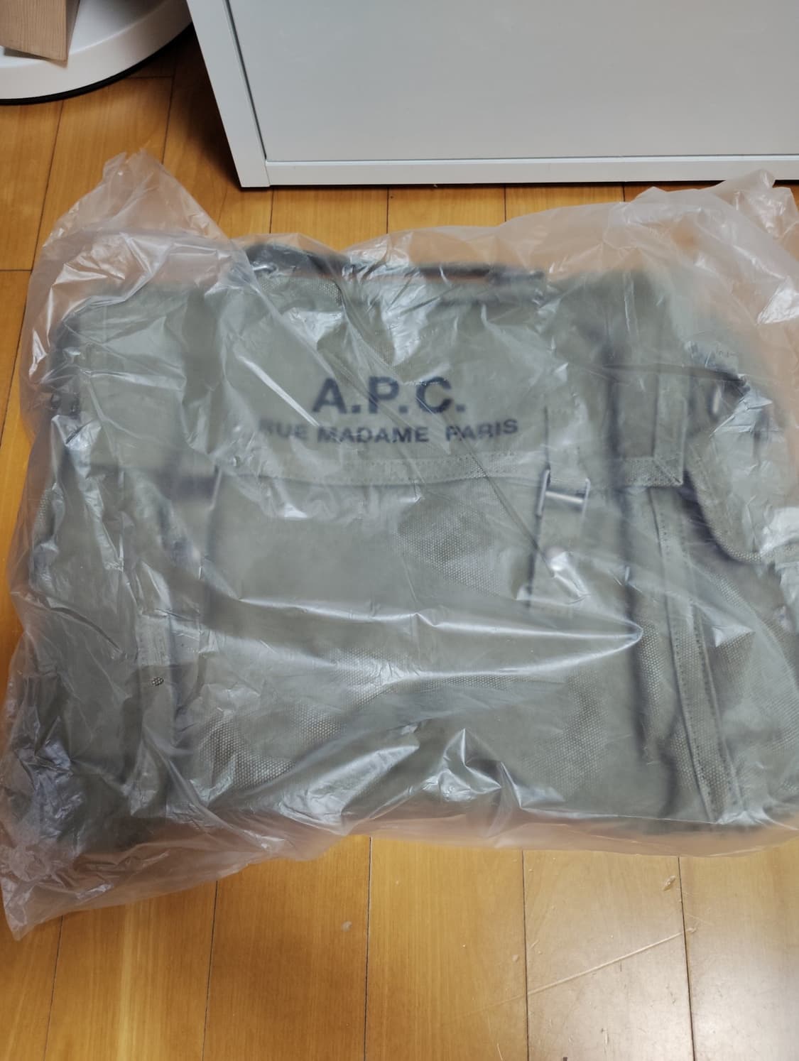 (새상품55%할인)APC 아페쎄 레쿠퍼레이션 사첼형 토트백/숄더백 카키 상품이미지10