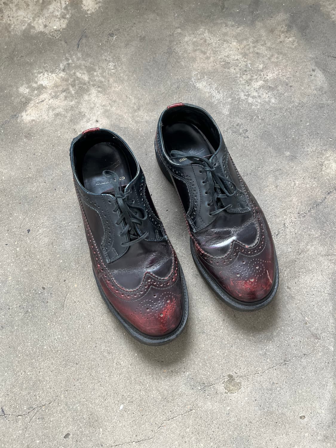 Dr.martens MIE 레드컬러 윙팁 상품이미지2