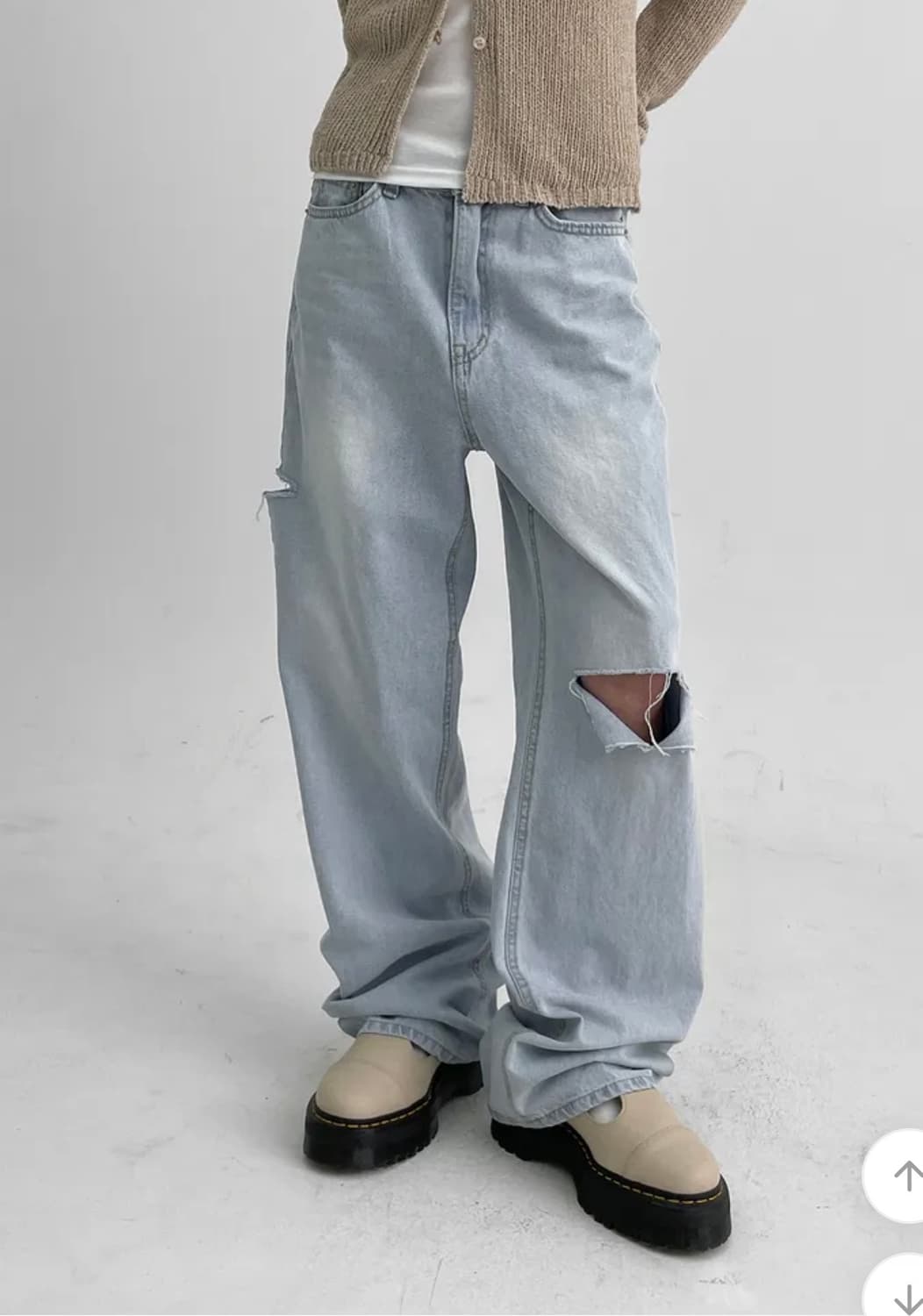 블랙업 찢연청바지 상품이미지1