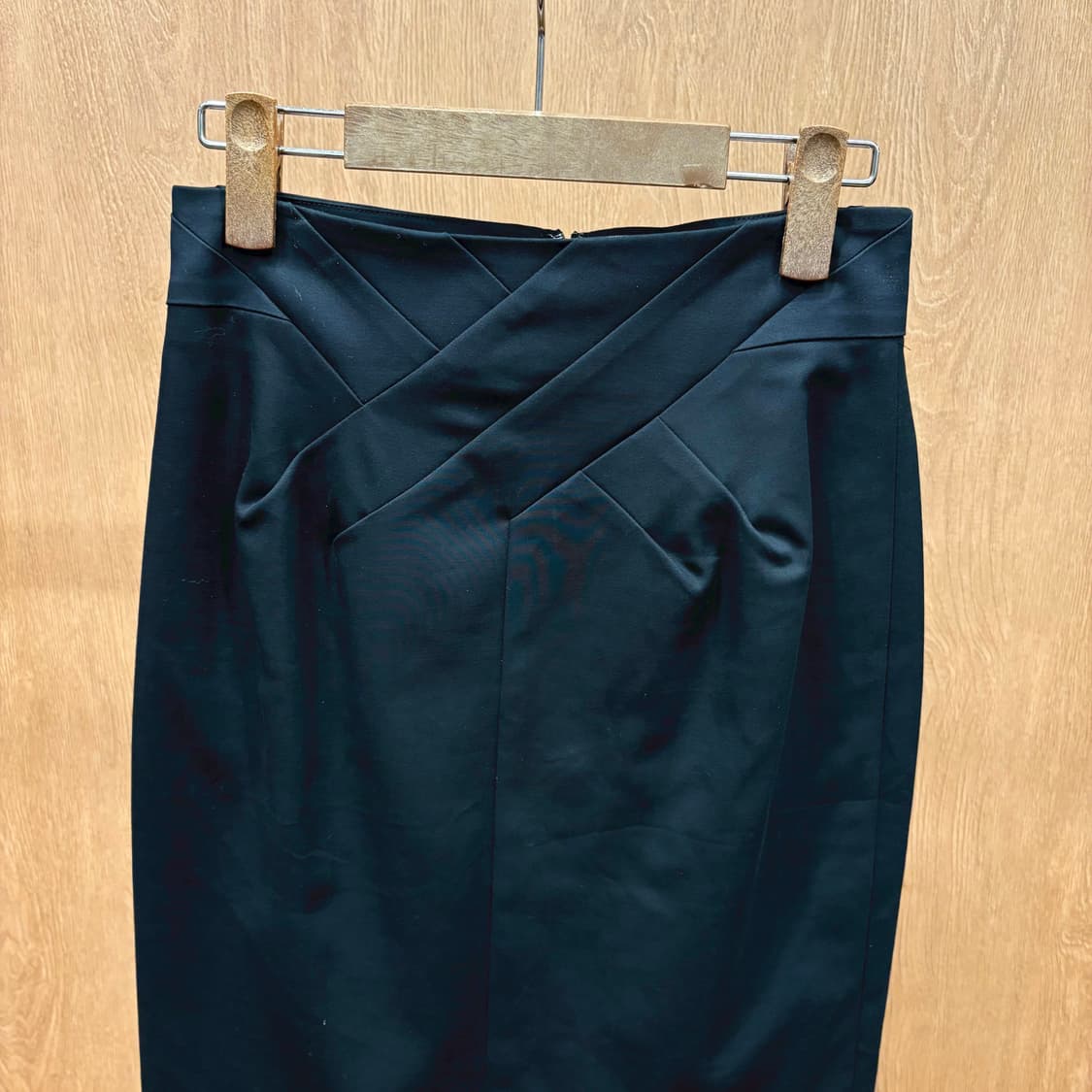 캘빈클라인 H라인 펜슬 미디 스커트 허리 교차 절개 슬릿 디테일 블랙 상품이미지4