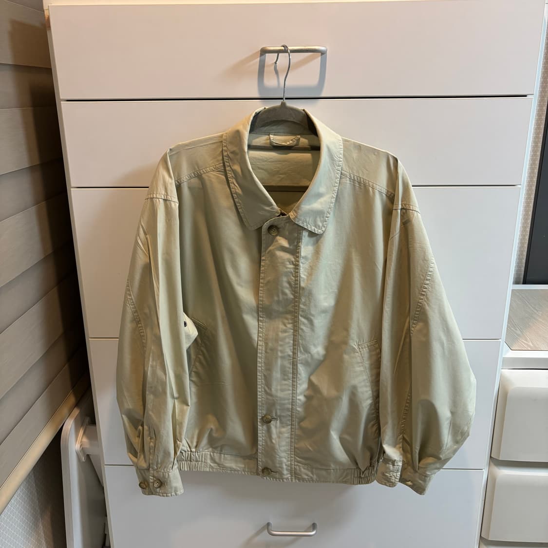 남녀공용 베이지 봄버 블루종 자켓 상품이미지3