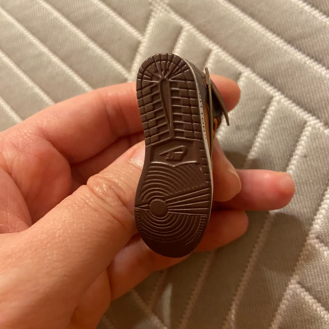 키링 루이비통 오프화이트 모노그램 미니어처 미니어쳐 슈즈 신발 키체인 상품이미지6