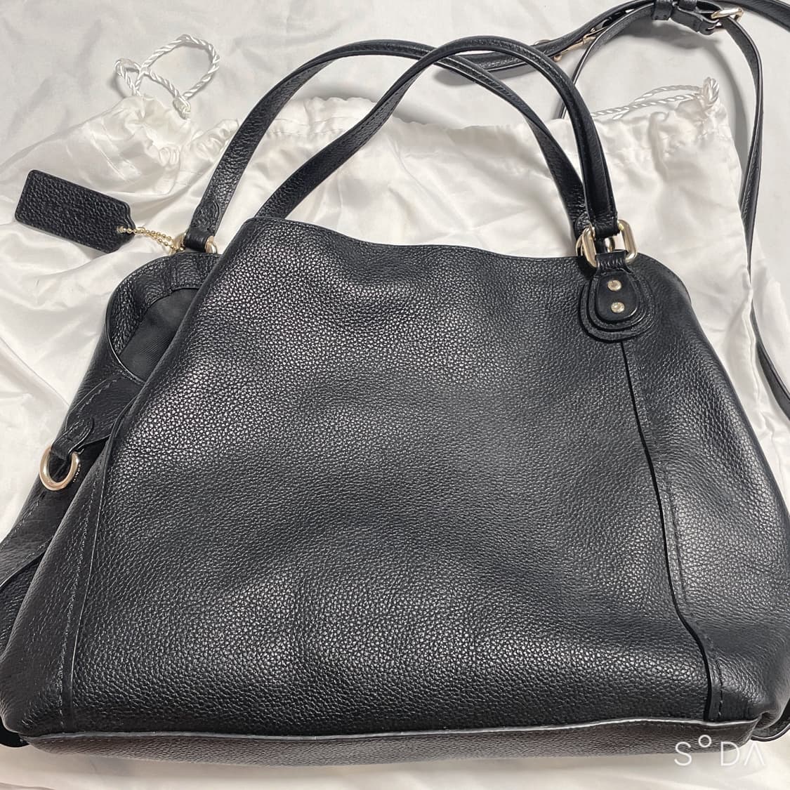 코치 블랙 숄더백 상품이미지8