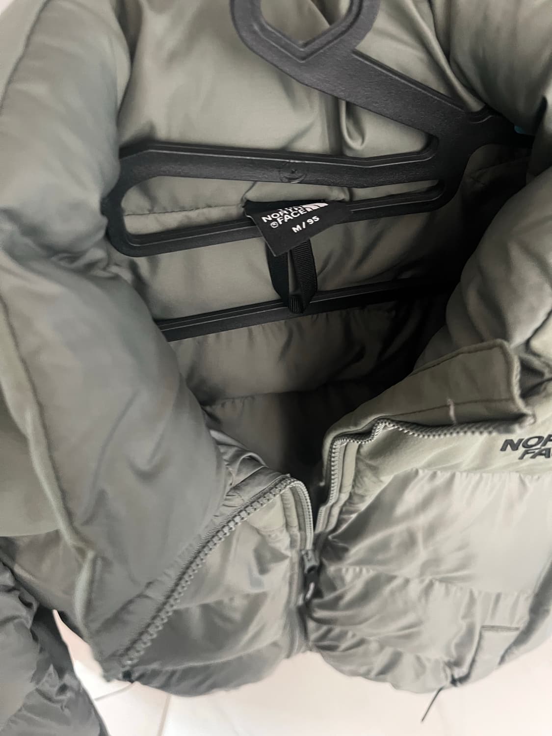 노스페이스 카키 패딩 M 상품이미지4