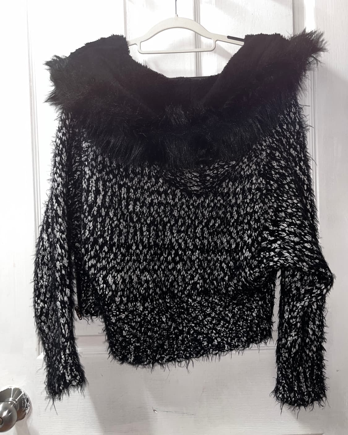     Black & White Fuzzy Knit Jacket 상품이미지2