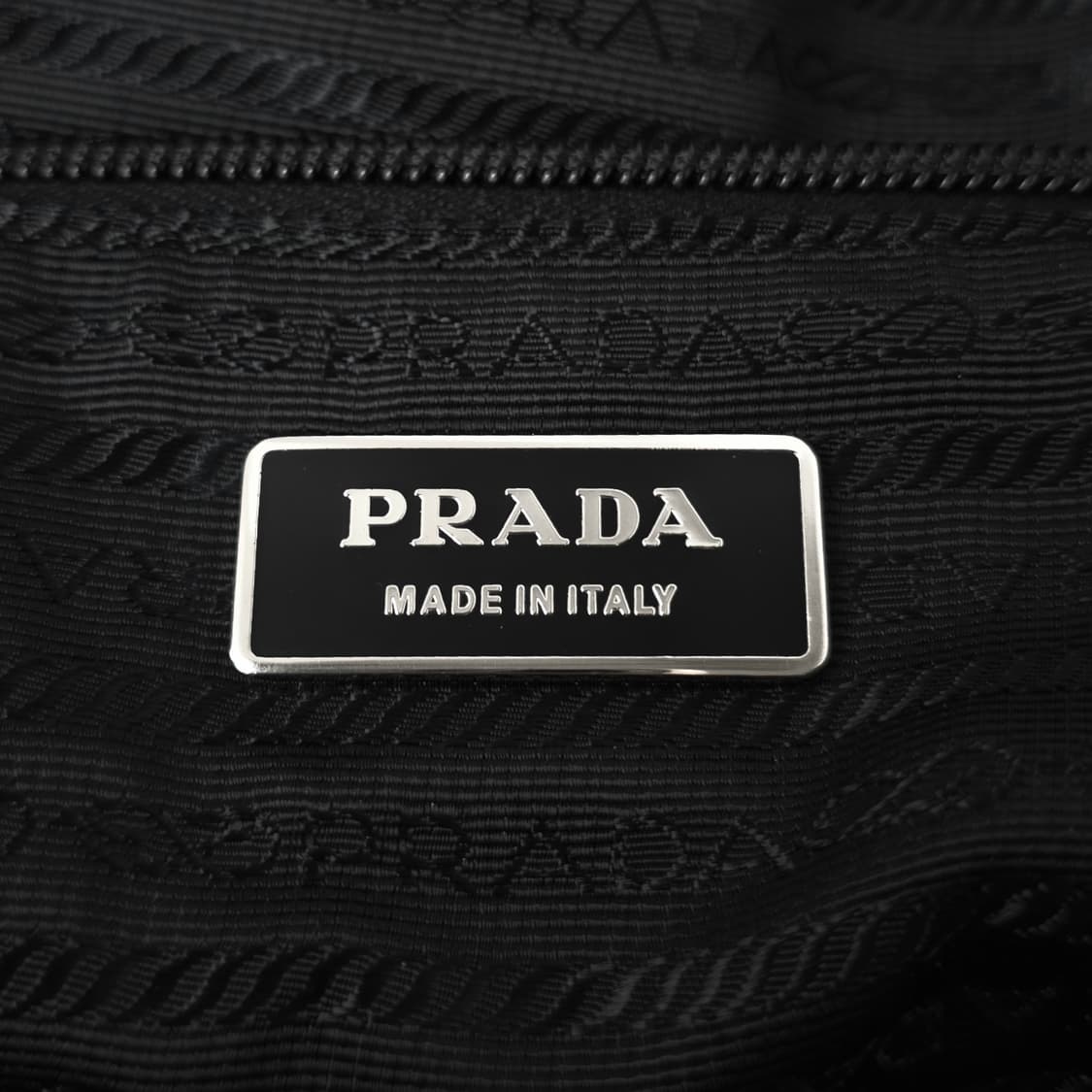 [정품 PRADA] 프라다 투포켓 지퍼 나일론 남성 크로스백 라지 상품이미지8