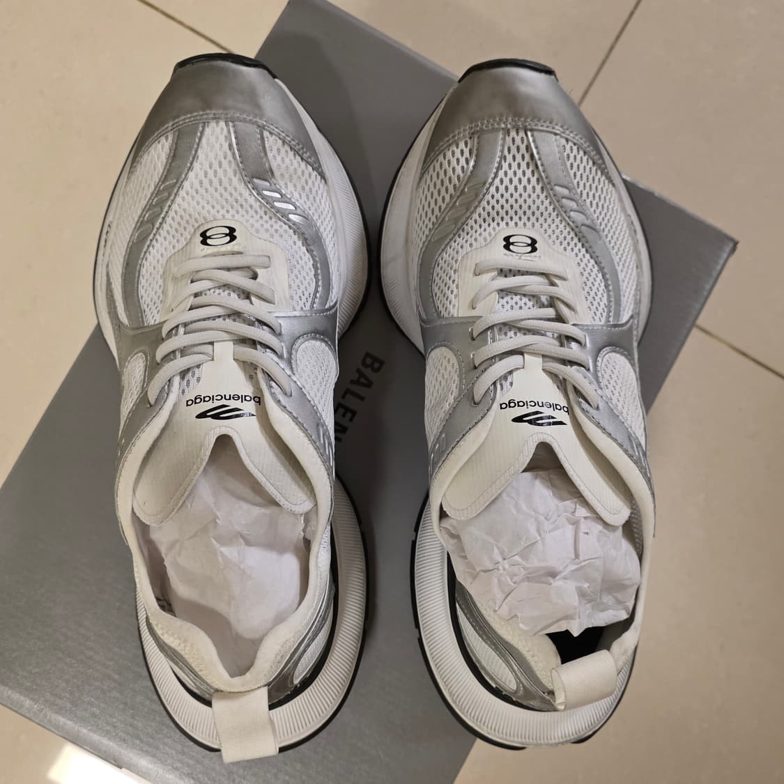 발렌시아가 서킷 스니커즈 42사이즈 실버/화이트 상품이미지2