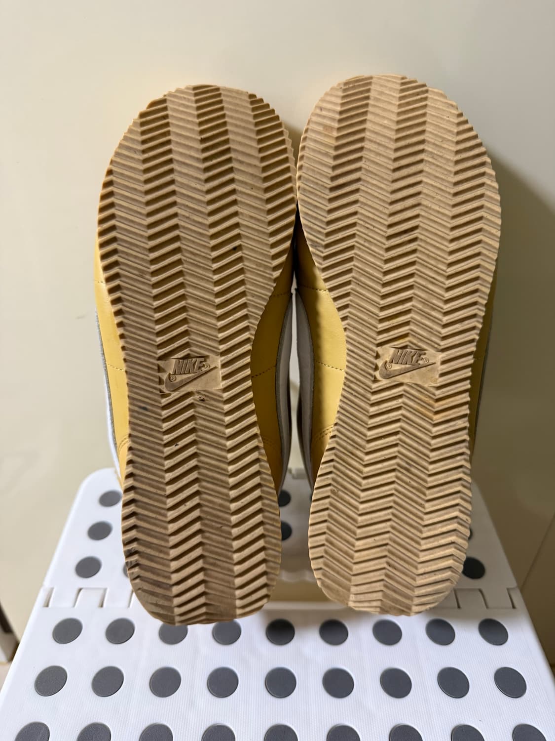 나이키 코르테즈 23 SE 위트 골드 270 상품이미지5