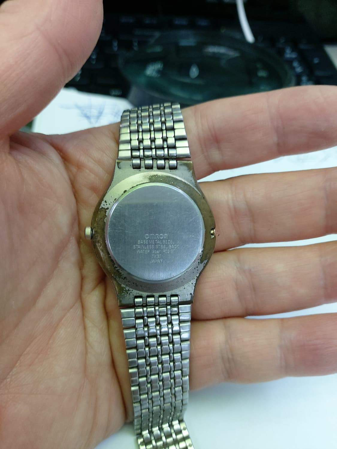 Omron 브랜드의 문페이즈 쿼츠 시계 상품이미지3