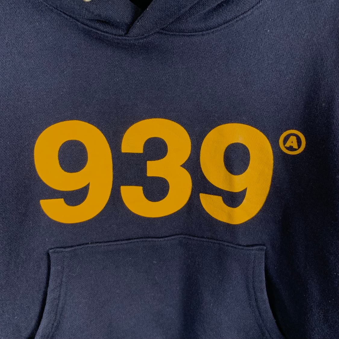 939 아카이브볼드 빅로고 네이비 후드티 상품이미지4