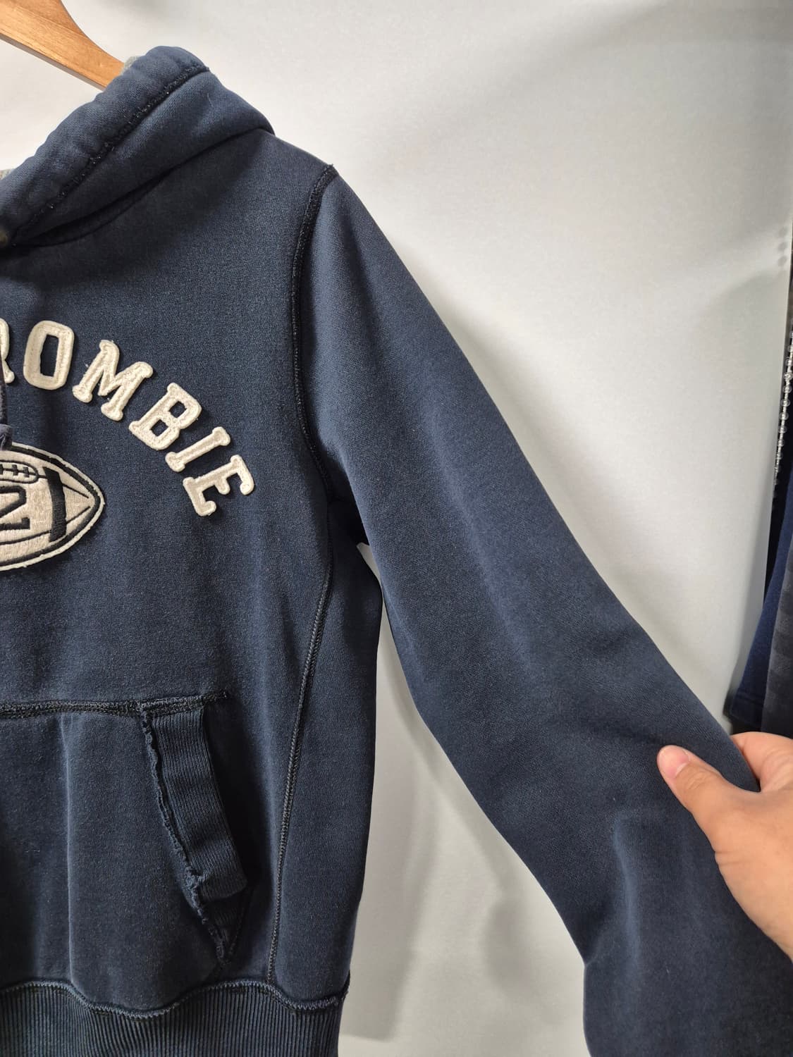 *무료배송*아베크롬비 Y2K 올드스쿨 네이비 후드티 M사이즈(상태A급) 상품이미지4