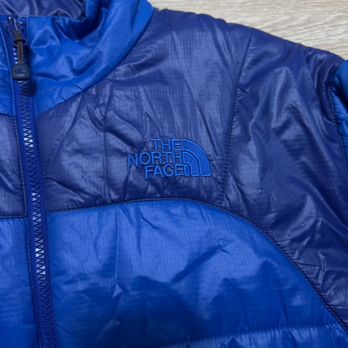 노스페이스 자수로고 경량패딩 상품이미지3