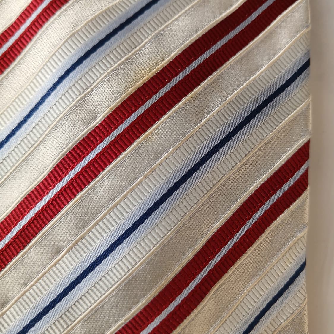 에르메네질도 제냐 실버 스트라이프 넥타이 9.7cm B등급 A19720
 상품이미지9