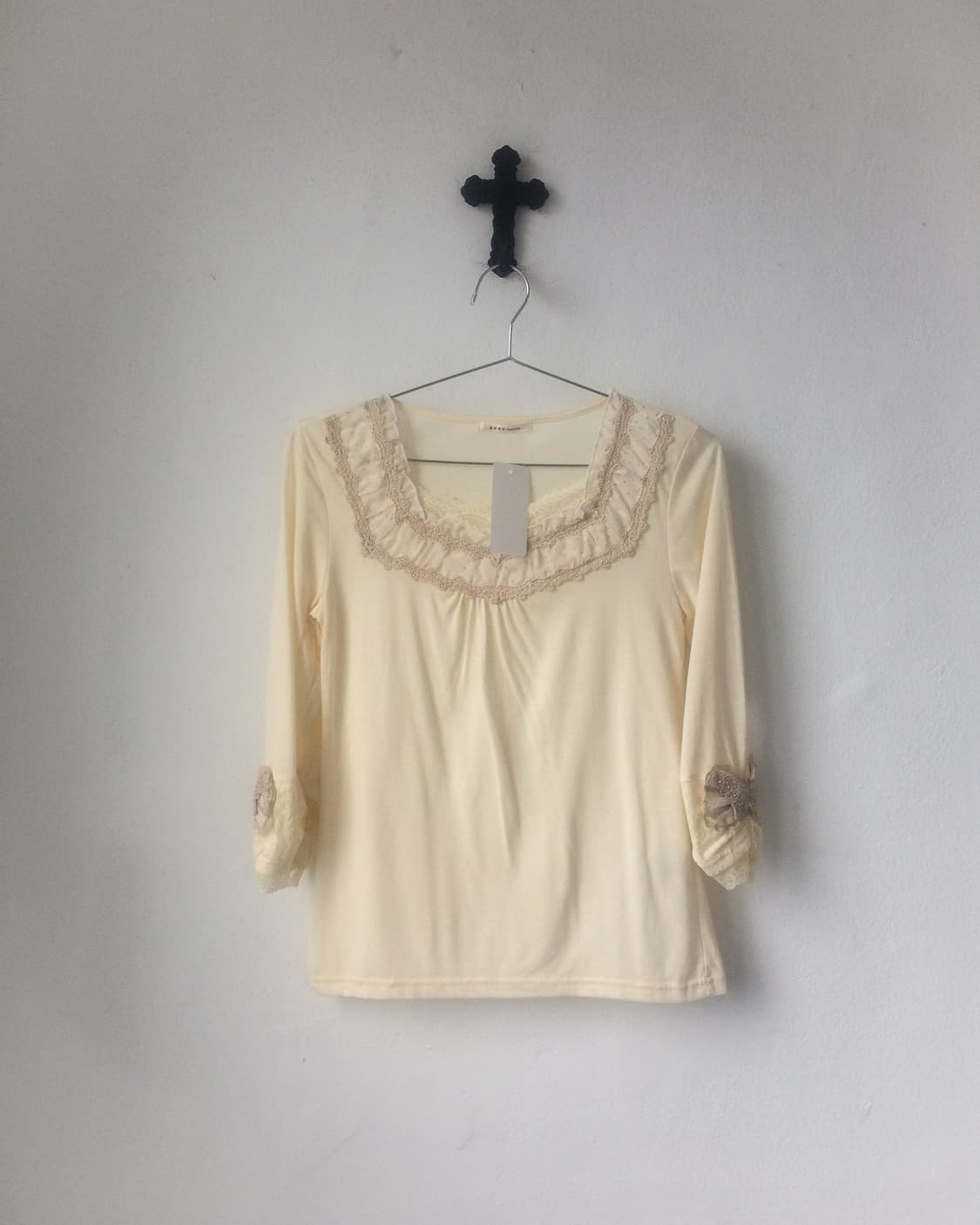 Axes femme butterfly lace point sleeve 상품이미지1