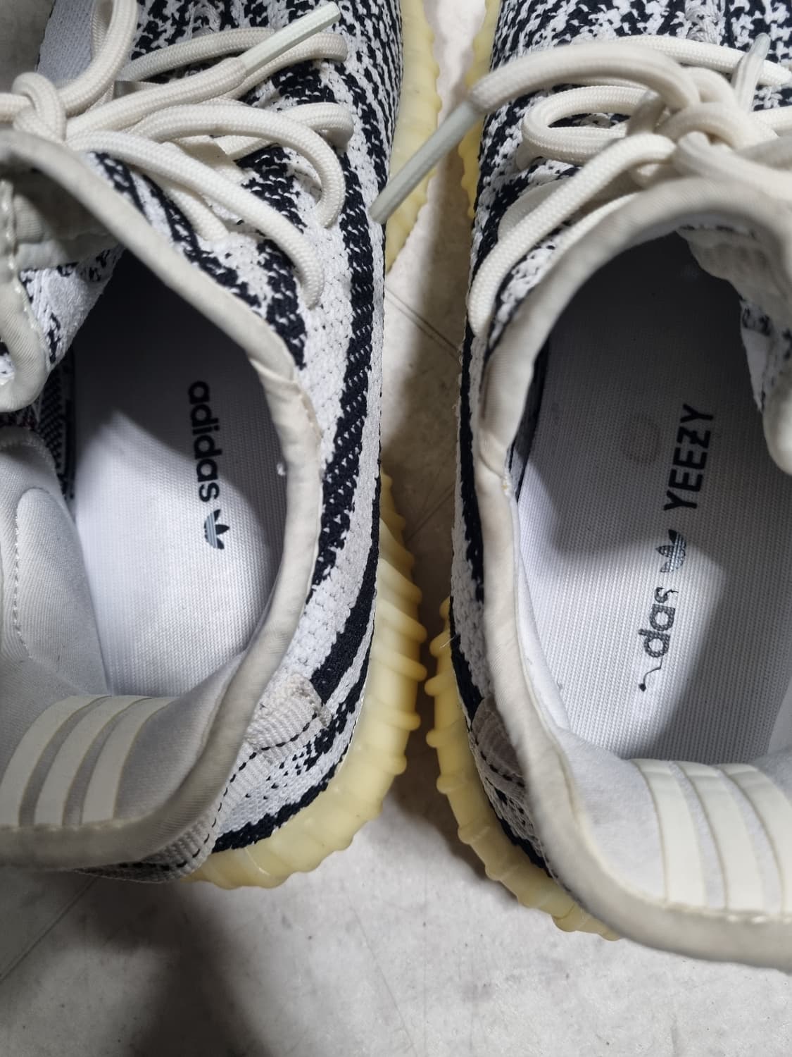 이지브스트 350V2 스니커즈  상품이미지4