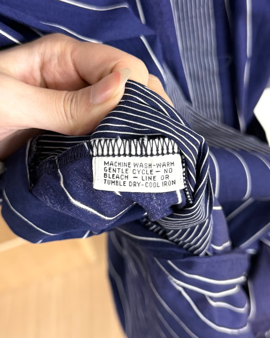 크리스찬 디올 네이비 스트라이브 드래싱 가운 상품이미지8