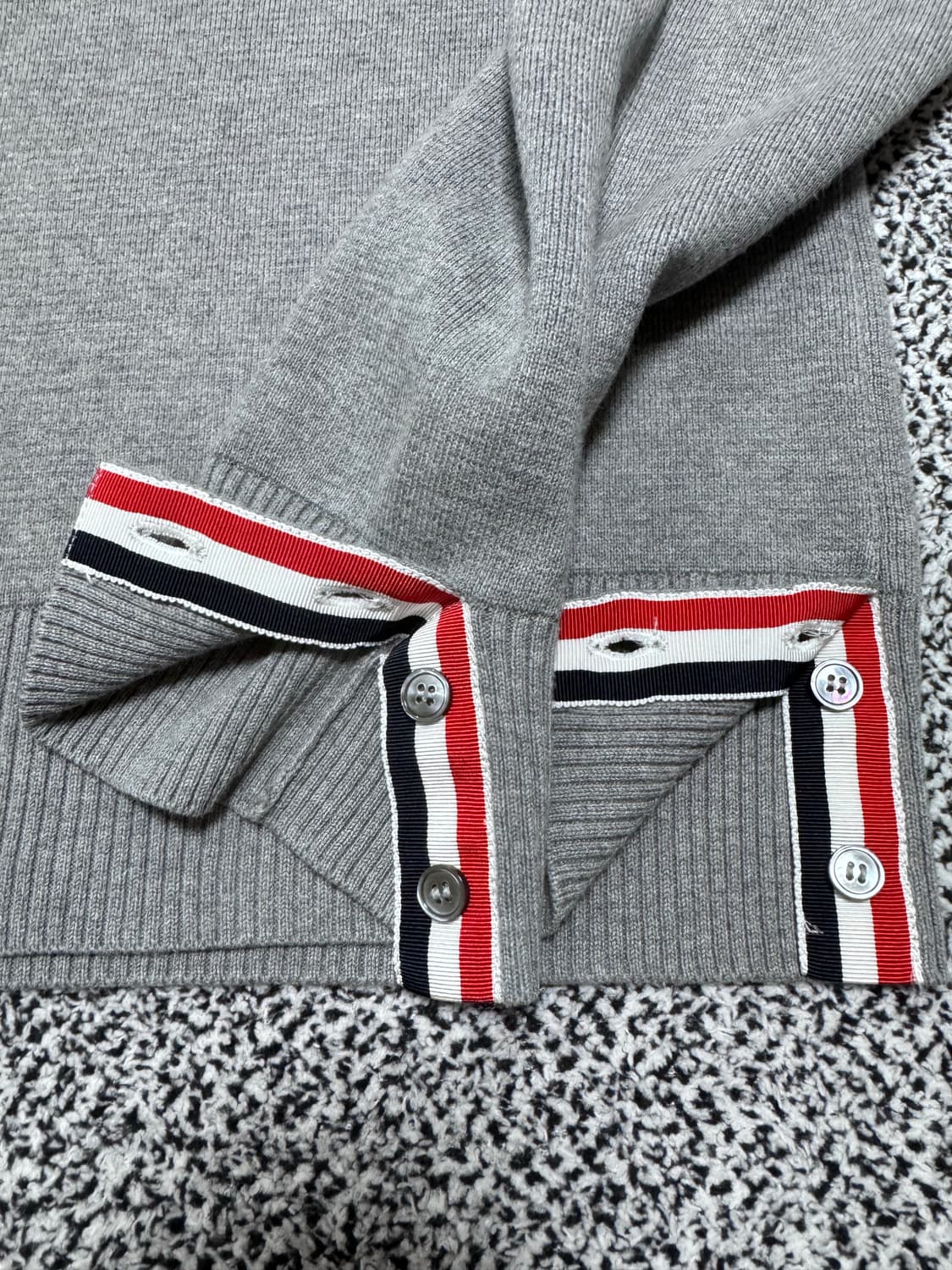 톰브라운 밀라노스티치 니트 2사이즈 그레이 상품이미지4