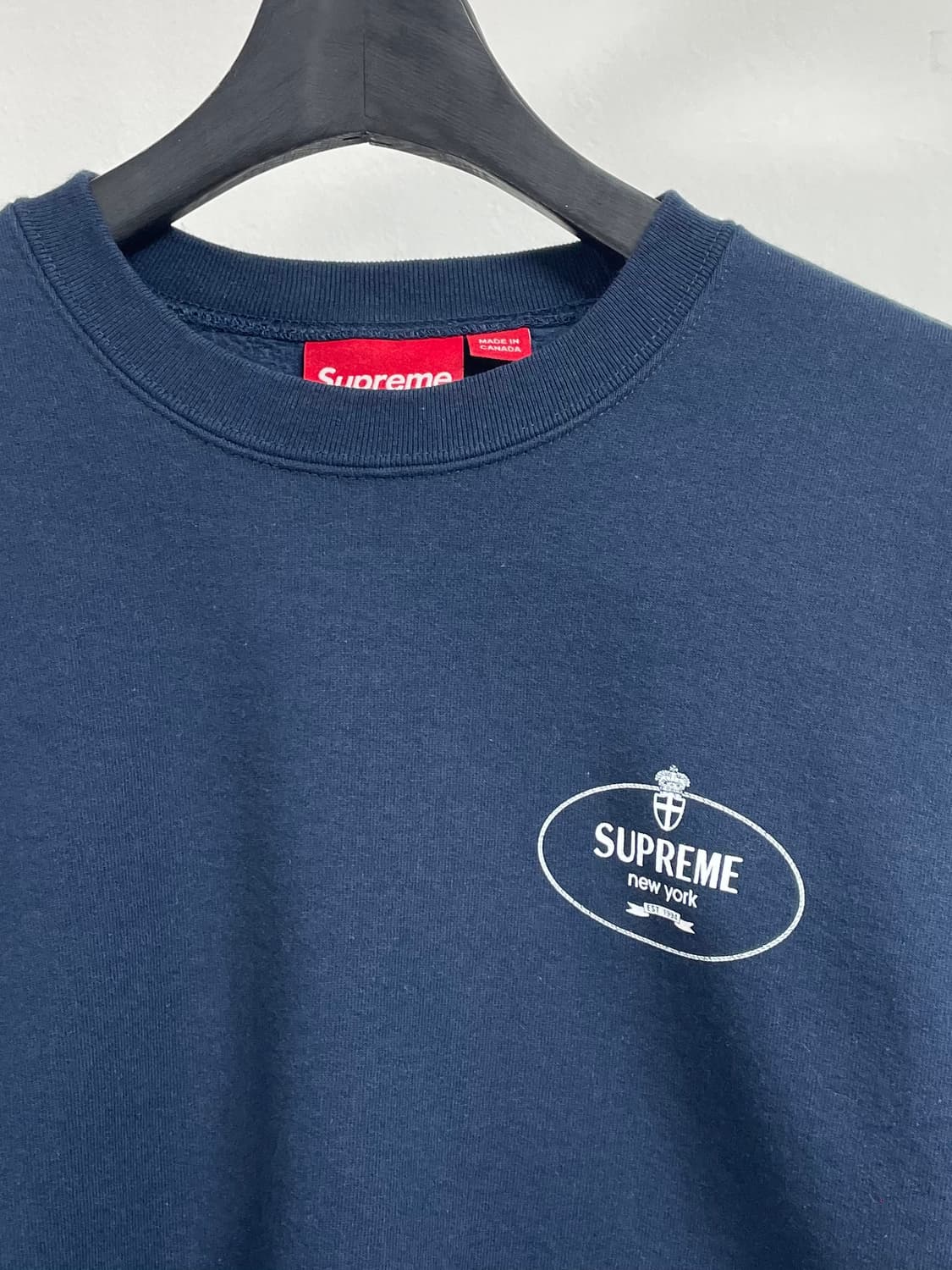  24FW 슈프림 크레스트 크루넥 네이비 맨투맨(on.396)   상품이미지4