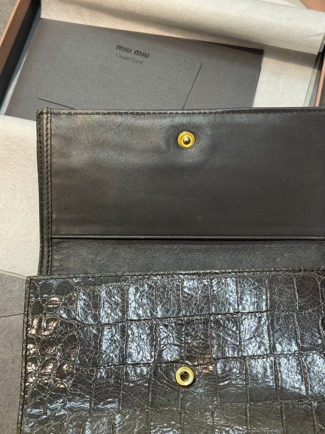miumiu 악어가죽 지갑 상품이미지5
