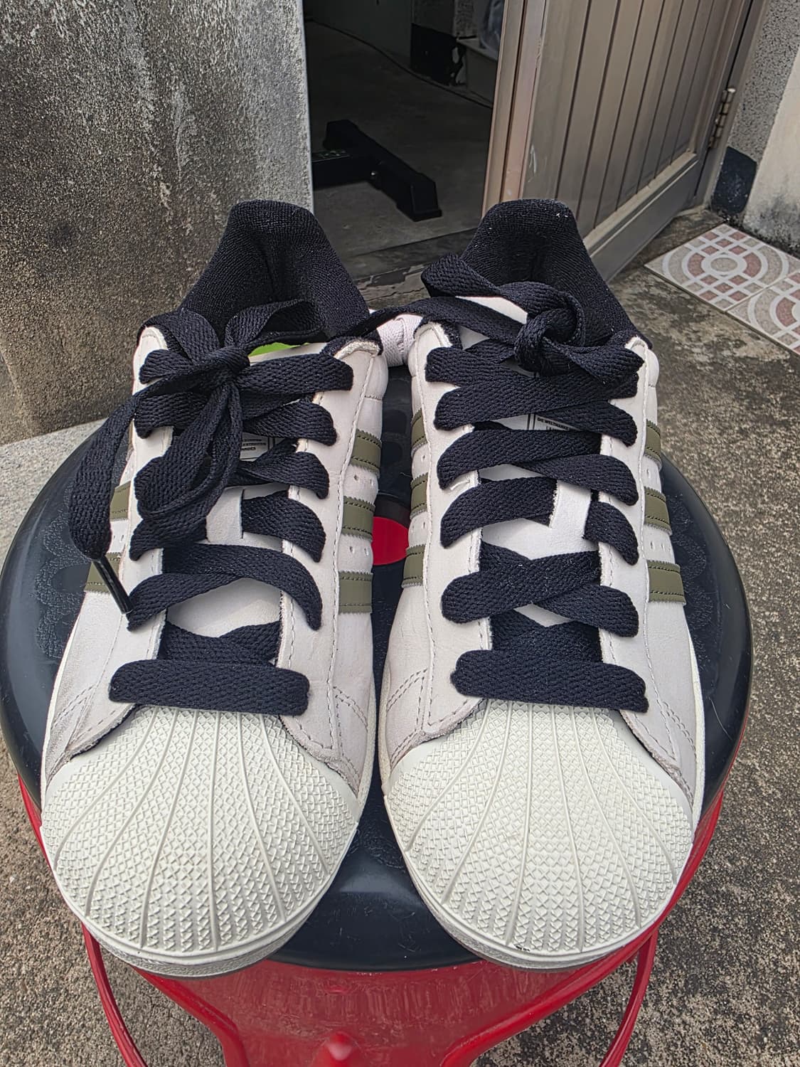 아디다스 슈퍼스타 ll JI0138 240 화이트 카키 상태좋음 여성추천 상품이미지1