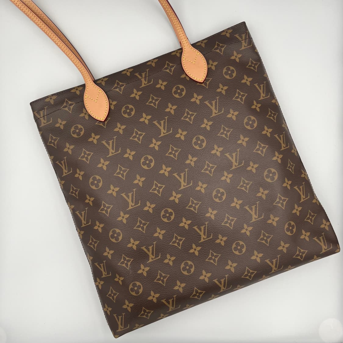 루이비통 모노그램 캐리잇 숄더백 상품이미지1