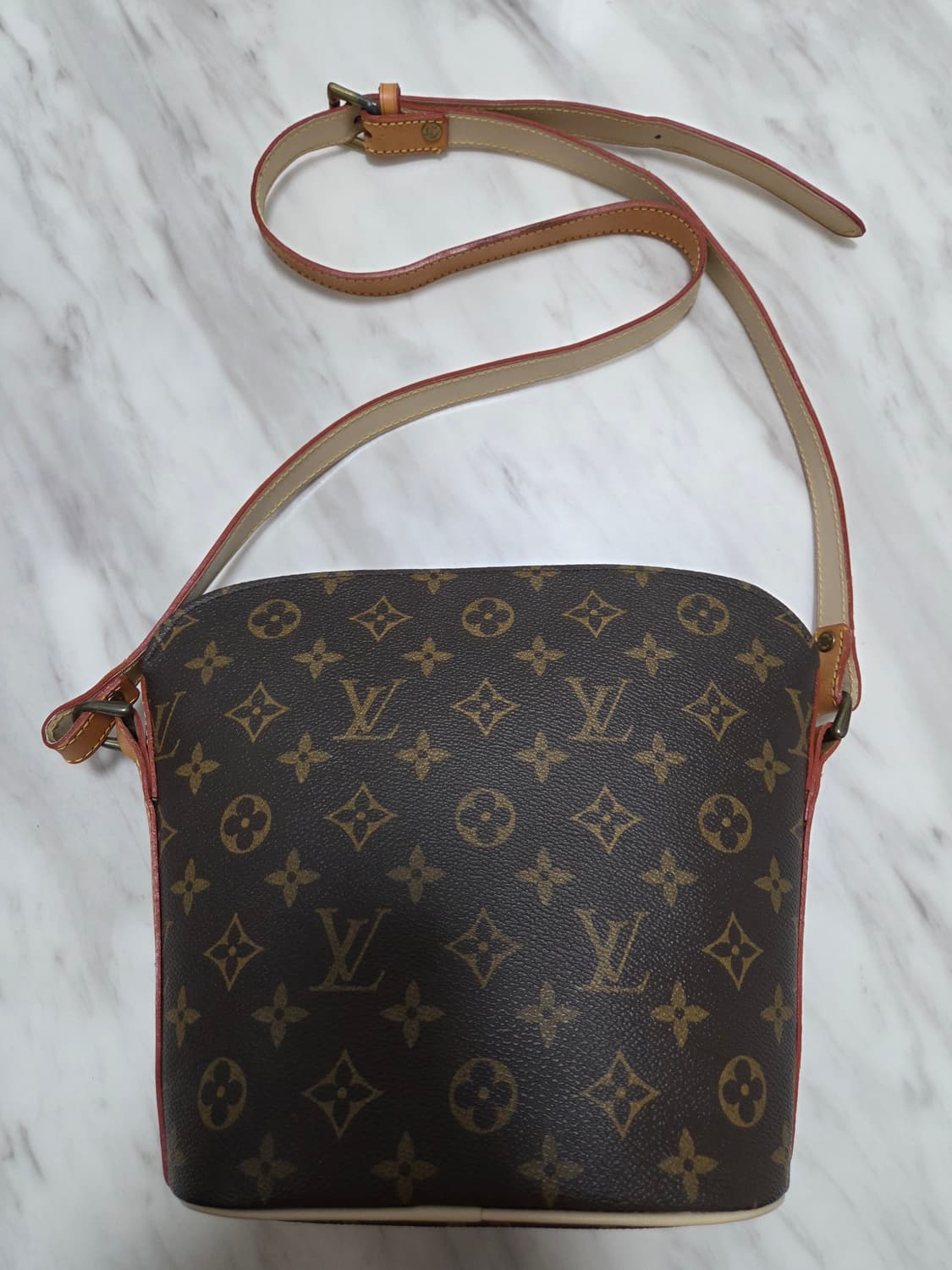 루이비통 버켓 크로스백 상품이미지2